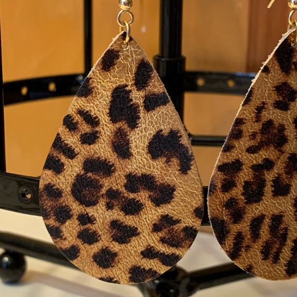 •Cheetah Leather Earrings• - Picture 2 of 2